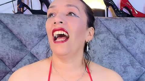 Snapshot of shantey_laurent chatting on 01/11/26, 04:01 shantey online show from 01/11/26, 04:01