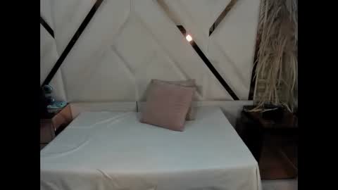 Snapshot of shara_oz chatting on 02/27/26, 02:44 Shara Oz online show from 02/27/26, 02:44