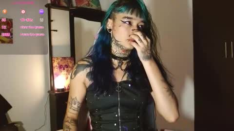 Snapshot of sharaross1 chatting on 09/15/25, 02:22 sharaross1 online show from 09/15/25, 02:22