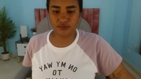 Snapshot of sharis_ chatting on 04/13/26, 01:05 sharis_ online show from 04/13/26, 01:05