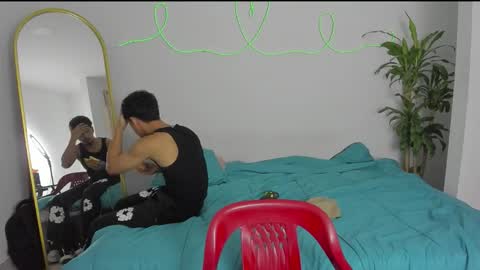 shark_boy21 online show from 12/18/25, 02:17