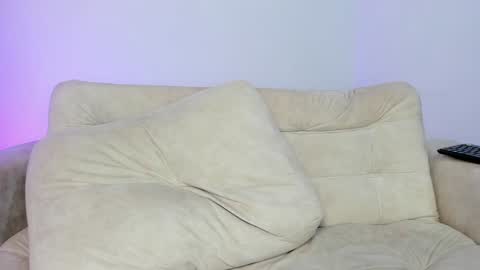 Hi fiends ---- I usually start online from Monday to Friday from 1000 am Saturdays and Sundays at 600 am Colombia time online show from 01/07/25, 09:03