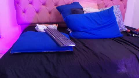 Sharlott online show from 02/05/25, 06:04