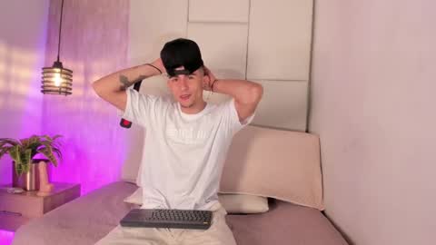 Snapshot of sharon_and_doggy chatting on 03/09/25, 03:43 Sharon and Doggy online show from 03/09/25, 03:43