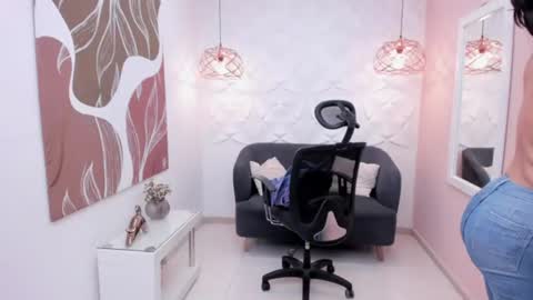 Snapshot of sharon_titts chatting on 06/19/26, 01:37 sharon online show from 06/19/26, 01:37