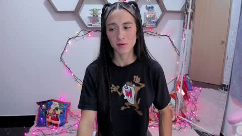 Snapshot of sharonsander1 chatting on 12/22/24, 04:39 Sharon online show from 12/22/24, 04:39