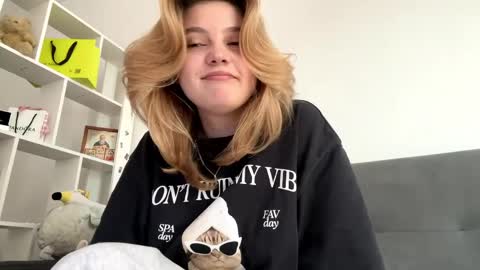 Snapshot of sharriheibult chatting on 03/31/26, 12:16 Delia online show from 03/31/26, 12:16