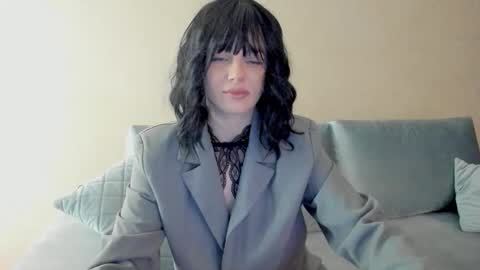 Snapshot of shawty_sue chatting on 12/18/25, 06:14 Sue online show from 12/18/25, 06:14