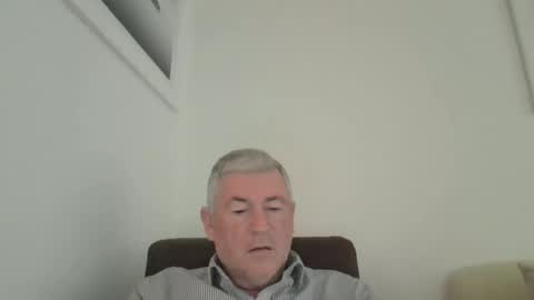 Snapshot of she52 chatting on 11/13/25, 03:33 she52 online show from 11/13/25, 03:33