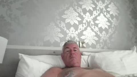 Snapshot of she52 chatting on 06/06/26, 02:11 she52 online show from 06/06/26, 02:11