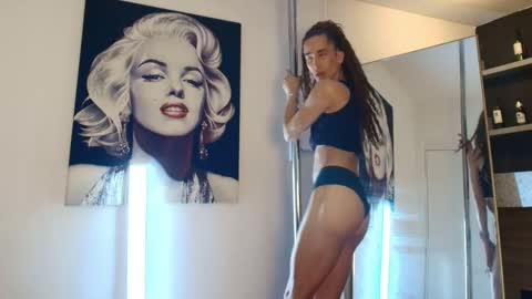 sheikha_mahra online show from 11/28/25, 04:15