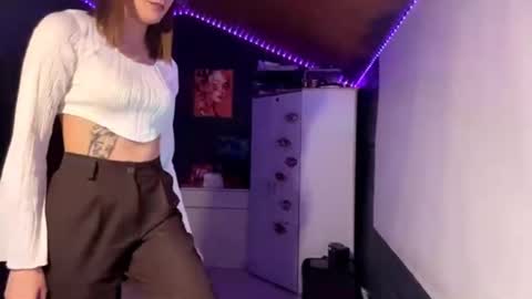 Snapshot of sheilaoverson chatting on 04/14/26, 02:56 sheilaoverson online show from 04/14/26, 02:56