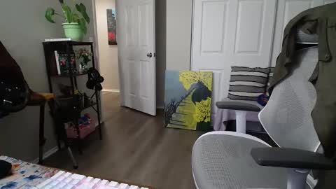 sheilyn_smith online show from 10/28/25, 02:59