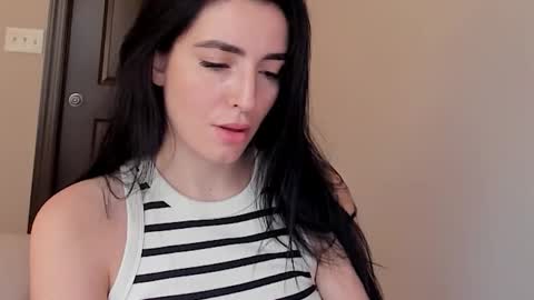 Snapshot of sheisallthat chatting on 11/19/25, 09:37 sheisallthat online show from 11/19/25, 09:37