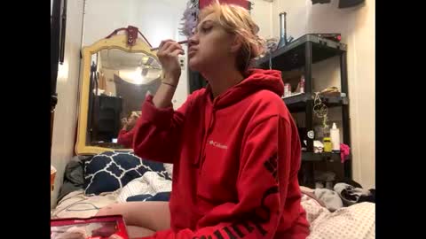 Shelby holes online show from 12/08/24, 09:57