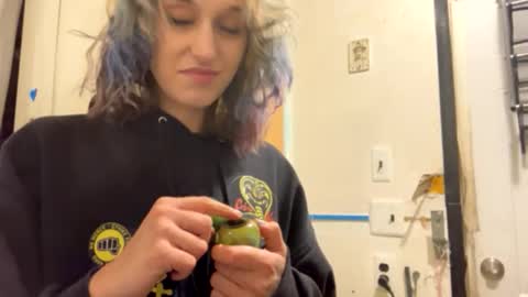 Shelby holes online show from 10/10/25, 12:04