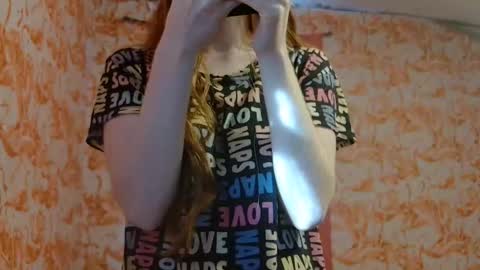 Erika online show from 11/06/25, 08:43