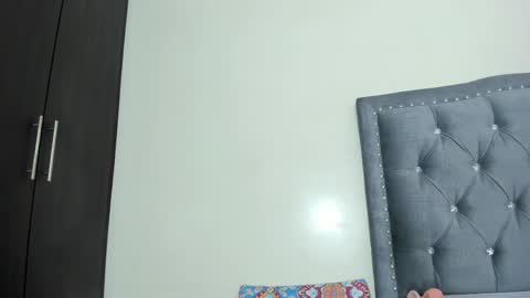 Snapshot of shell_1 chatting on 05/18/26, 04:07 S H E L L online show from 05/18/26, 04:07