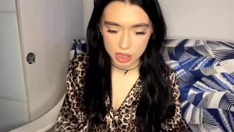 Snapshot of shellierosenau chatting on 04/11/26, 03:27 Alice online show from 04/11/26, 03:27