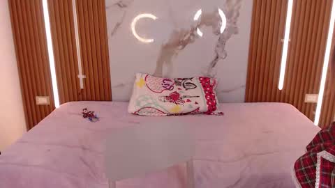 shena_nomy1 online show from 10/18/25, 03:20