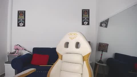 Snapshot of shenahot_ chatting on 11/29/25, 09:23 Shena online show from 11/29/25, 09:23