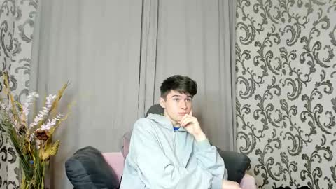 Snapshot of sherlockmax chatting on 10/04/25, 06:39 Max online show from 10/04/25, 06:39