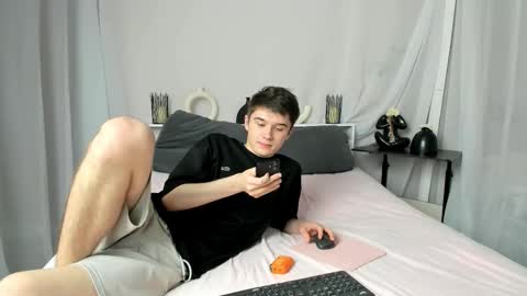 Max online show from 12/21/25, 01:18