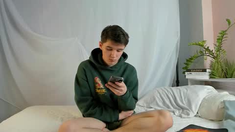 Max online show from 03/25/26, 06:47