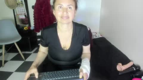 Snapshot of sherylov chatting on 07/12/26, 01:18 Shera Hade online show from 07/12/26, 01:18