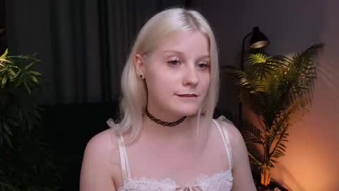 Snapshot of shinejoan chatting on 10/09/25, 03:10 help me reach my first 25 thumbs up online show from 10/09/25, 03:10