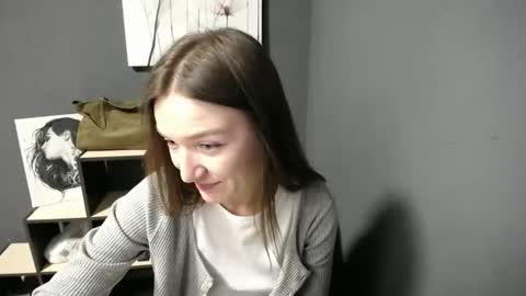 Snapshot of shining_pearl chatting on 05/19/26, 06:20 Jesica online show from 05/19/26, 06:20