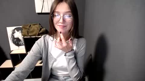 Snapshot of shining_pearl chatting on 05/25/26, 07:58 Jesica online show from 05/25/26, 07:58