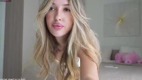 Snapshot of shinyways chatting on 11/10/25, 01:37 Melissa online show from 11/10/25, 01:37