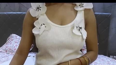 Snapshot of shiri_hot chatting on 11/23/25, 05:57 Siri online show from 11/23/25, 05:57