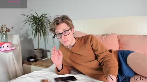 Snapshot of shirizo chatting on 02/28/25, 10:39 Matthew online show from 02/28/25, 10:39