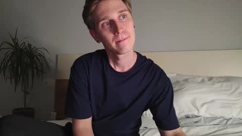 Snapshot of shirizo chatting on 09/12/25, 09:04 Matthew online show from 09/12/25, 09:04