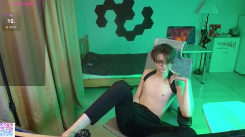 shiromy_ online show from 02/05/26, 05:39