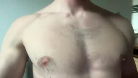 Snapshot of shirtlesshunk15 chatting on 07/10/26, 01:43 shirtlesshunk15 online show from 07/10/26, 01:43