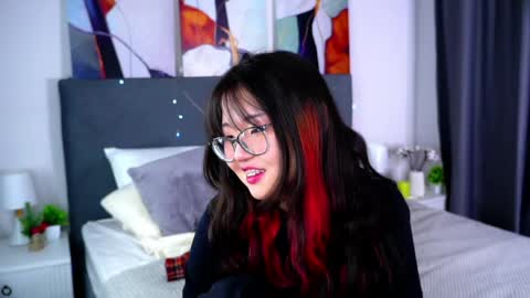 Snapshot of shonnabeed chatting on 04/04/26, 12:24 Naomi online show from 04/04/26, 12:24