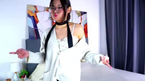 Snapshot of shonnabeed chatting on 04/05/26, 11:51 Naomi online show from 04/05/26, 11:51