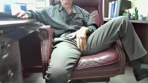 nikolas send dm for an appointment online show from 11/14/25, 01:21