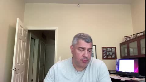 Chicago Guy online show from 09/08/25, 07:46