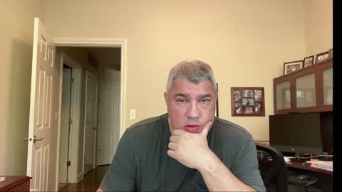 Chicago Guy online show from 09/30/25, 07:52