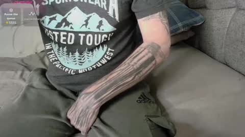 Snapshot of showoffjay46 chatting on 11/02/25, 10:56 showofjay online show from 11/02/25, 10:56