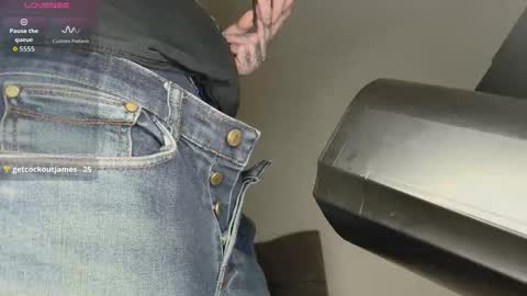 Snapshot of showoffjay46 chatting on 11/12/25, 12:33 showofjay online show from 11/12/25, 12:33