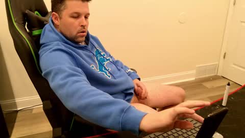 Snapshot of shroomhead5 chatting on 03/10/25, 07:10 shroom online show from 03/10/25, 07:10