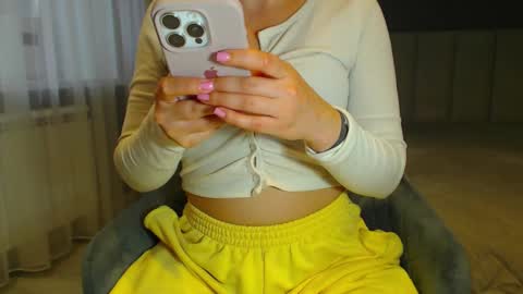 shy_26 online show from 10/22/25, 09:20