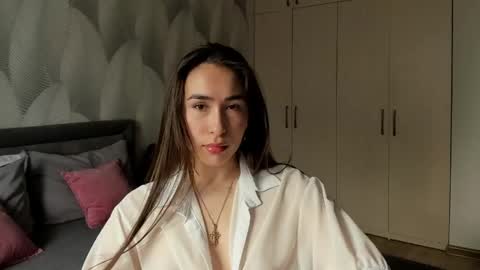 Mika online show from 04/01/26, 02:23