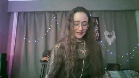 Shy Night Bat online show from 04/10/26, 08:35