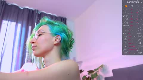 Snapshot of shy_or_horny chatting on 09/30/25, 01:27 HI i am Marcy online show from 09/30/25, 01:27